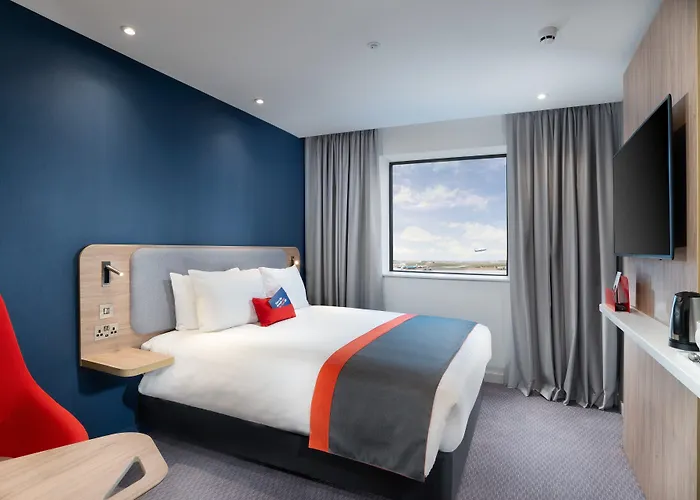 Holiday Inn Express - London Heathrow T4 By Ihg
