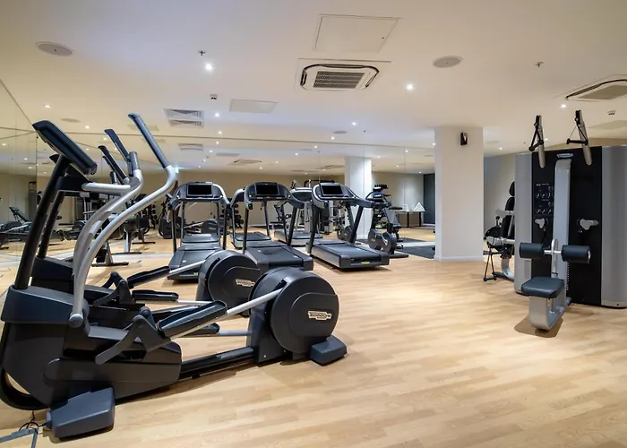 Holiday Inn Express - London Heathrow T4 By Ihg